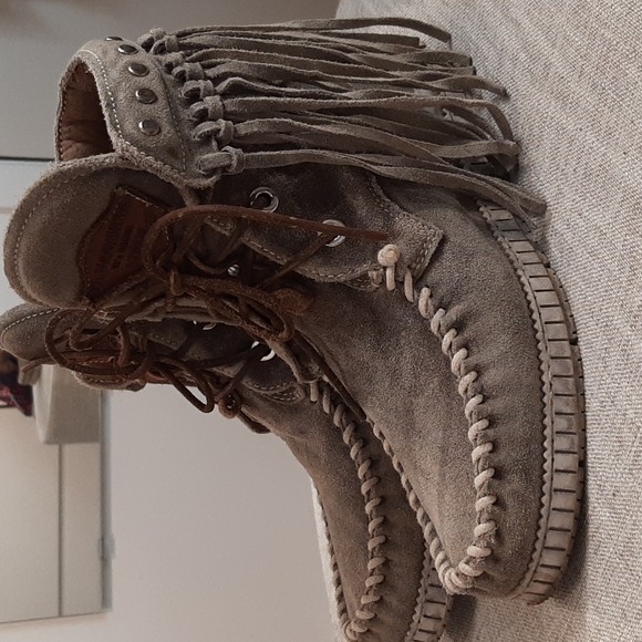 el vaquero roseland moccasin boot